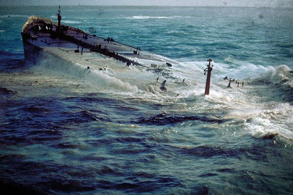 1978 VLCC Tanker Amoco Cadiz Oil Spill