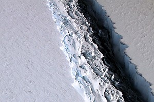 Rift in Antarctica Larsen C Ice Shelf